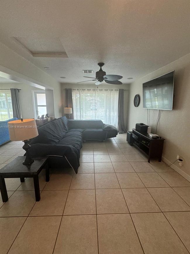 830 Sw 1st Ave, House other with 3 bedrooms, 2 bathrooms and null parking in Pompano Beach FL | Image 7