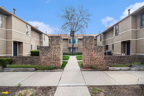 204-225 Briarcrest Dr, Ann Arbor, MI, 48104-6759 | Card Image