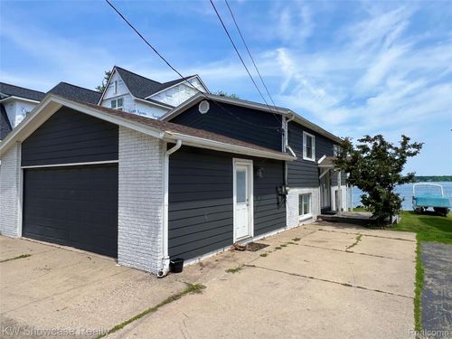 1869 Union Lake Rd, Commerce Twp, MI, 48382-2247 | Card Image