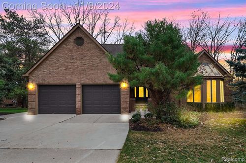 21821 Dover Court, Beverly Hills Vlg, MI, 48025 | Card Image