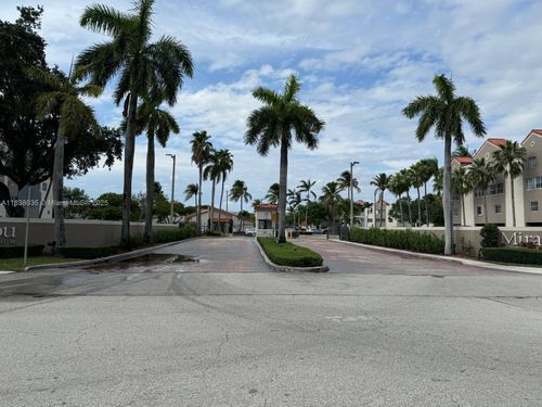 apt-309-6045 Nw 186th St, Hialeah, FL, 33015-6068 | Card Image