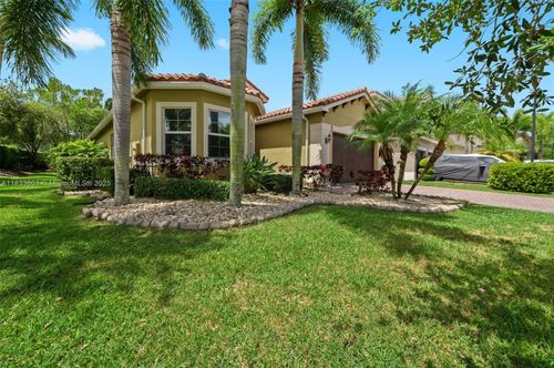 8186 Fiera Ridge Dr, Boynton Beach, FL, 33473-5031 | Card Image