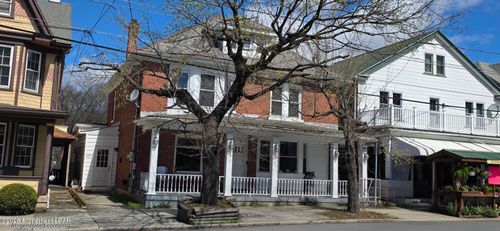 517 E Broad St, Tamaqua, PA, 18252-2109 | Card Image