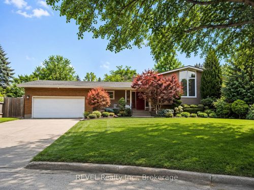 7285 Rolling Acres Cres, Niagara Falls, ON, L2J1E5 | Card Image