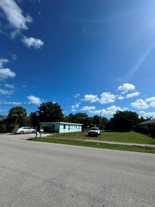39 Sw 6th Ave, Delray Beach, FL, 33444-2533 | Card Image