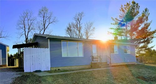 2332 55th Street Dr, Vinton, IA, 52349-9549 | Card Image