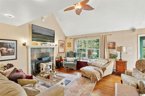 32 Atlantic Ave, Hampton Bays, NY, 11946-2351 | Card Image