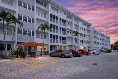306d-215 Se 3rd Ave, Hallandale Beach, FL, 33009-1603 | Card Image