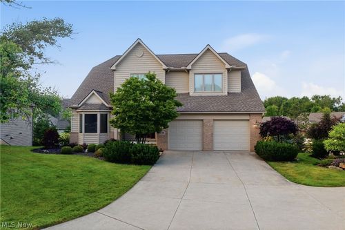 585 Burgess Cir, Aurora, OH, 44202-6206 | Card Image