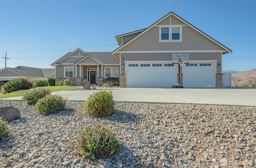 826 Autumn Crest Dr, Wenatchee, WA, 98801-3889 | Card Image