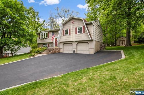10 Hemlock Pl, Ringwood, NJ, 07456-2605 | Card Image