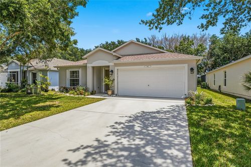 1013 E 13th Sq, Vero Beach, FL, 32960-2111 | Card Image