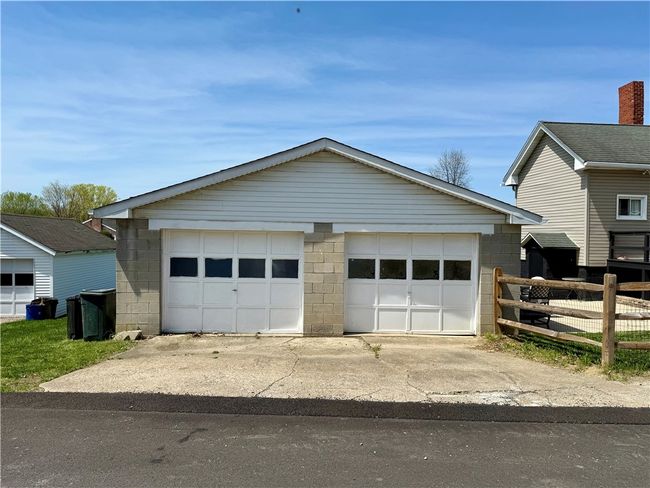 901 Market St, House other with 3 bedrooms, 1 bathrooms and 2 parking in Scottdale PA | Image 8