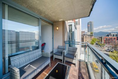 615 - 555 Abbott St, Condo with 2 bedrooms, 2 bathrooms and 1 parking in Vancouver BC | Image 3