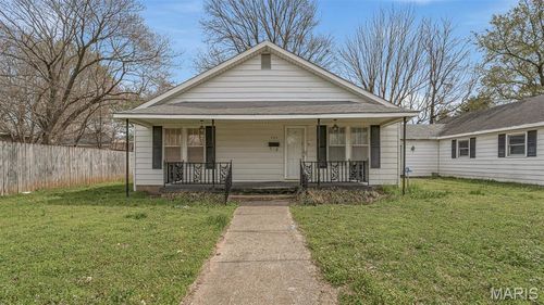 704 Park St, Kennett, MO, 63857-3425 | Card Image