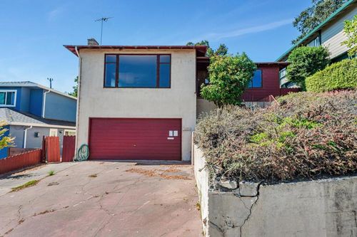 2224 Ensenada Way, San Mateo, CA, 94403-1230 | Card Image