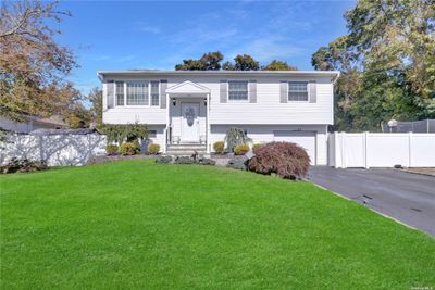 11 Franklin Avenue, House other with 5 bedrooms, 3 bathrooms and null parking in Selden NY | Image 2