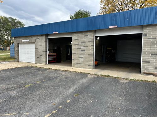 527 Dakota St, Spring Valley, IL, 61362-1707 | Card Image