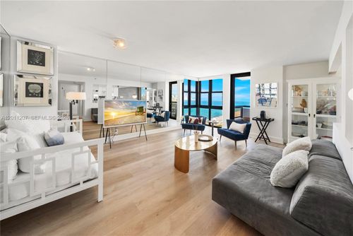 2014-2555 Collins Ave, Miami Beach, FL, 33140-4764 | Card Image