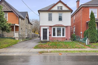 893 Queens Ave, Home with 3 bedrooms, 3 bathrooms and 6 parking in London ON | Image 2