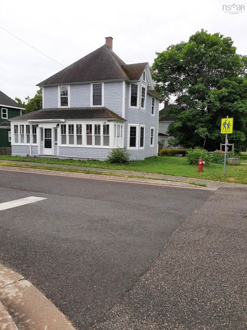 58 Court St, North Sydney, NS, B2A2X9 | Card Image
