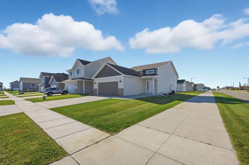 7301 Aquiline Dr S, Fargo, ND, 58104-4640 | Card Image