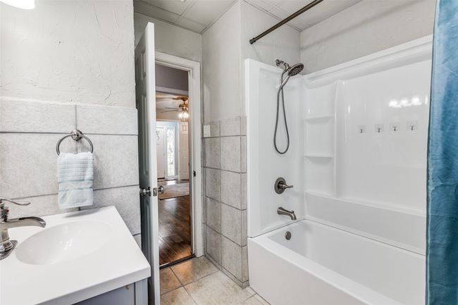 newish toilet, vanity | Image 21