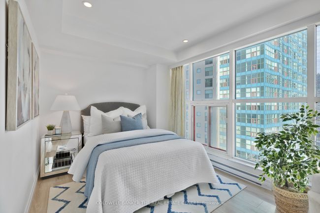 2002 - 99 Harbour Sq, Condo with 2 bedrooms, 2 bathrooms and 1 parking in Toronto ON | Image 16