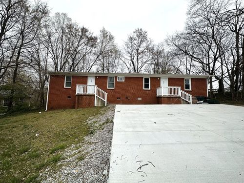 896 Locust Dr, CLARKSVILLE, TN, 37040-4249 | Card Image