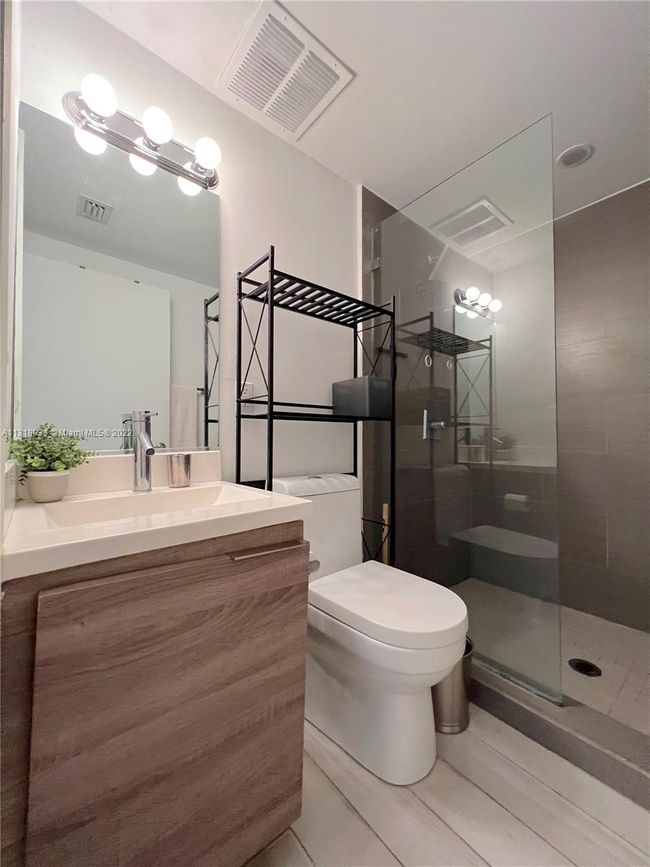 APT-101 - 1560 Meridian Ave, Condo with 1 bedrooms, 1 bathrooms and null parking in Miami Beach FL | Image 10