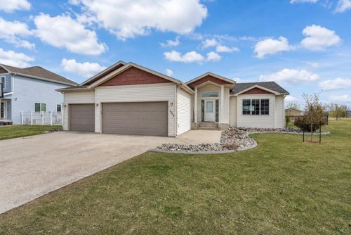 1557 Johnson Dr S, Moorhead, MN, 56560-7441 | Card Image