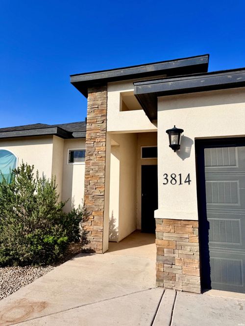 3814 Honeysuckle Dr, Carlsbad, NM, 88220-8641 | Card Image