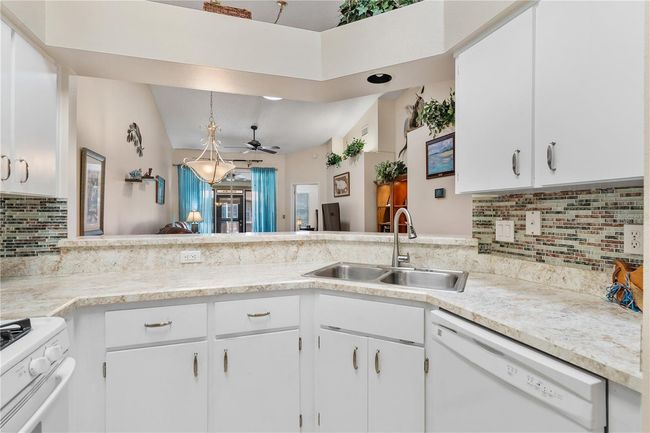 5512 Rosewall Cir, House other with 2 bedrooms, 2 bathrooms and null parking in LEESBURG FL | Image 19