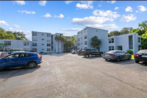 205-9400 Live Oak Pl, Davie, FL, 33324-4761 | Card Image