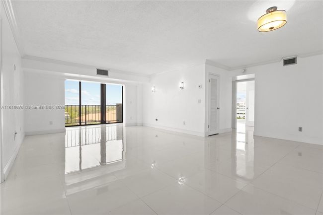 APT-8A - 77 Crandon Blvd, Condo with 2 bedrooms, 2 bathrooms and null parking in Key Biscayne FL | Image 10