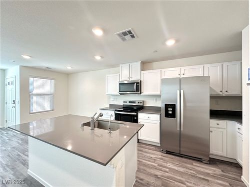6962 Wrightshire St, Las Vegas, NV, 89166-6086 | Card Image