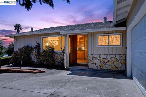 4516 Edwards Ln, Castro Valley, CA, 94546-4735 | Card Image