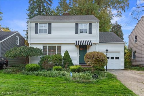 5268 Edenhurst Rd, Lyndhurst, OH, 44124-1219 | Card Image