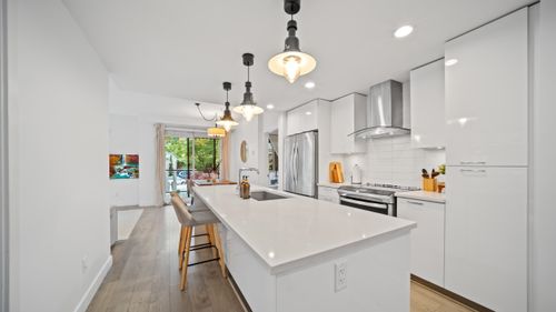 204-719 W 3rd St, North Vancouver, BC, V7M0E7 | Card Image