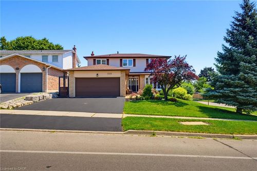 2325 Duncaster Dr, Burlington, ON, L7P4C3 | Card Image