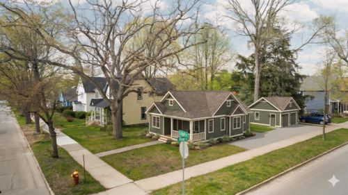 302 W 10th St, Traverse City, MI, 49684-3133 | Card Image