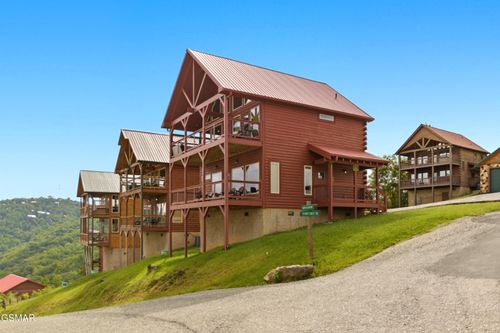 2042 Starr Crest Dr, Sevierville, TN, 37876-4828 | Card Image