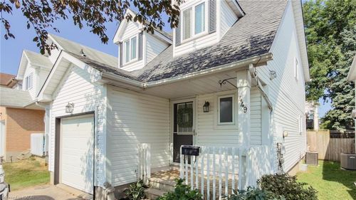 449 Exmoor St, Waterloo, ON, N2K3T7 | Card Image