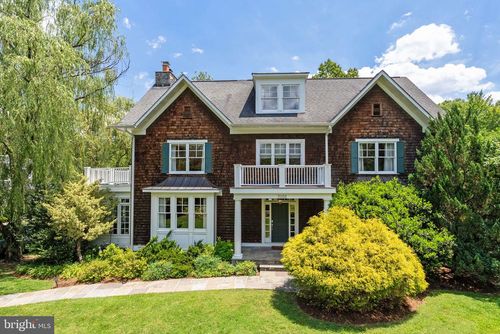 7032 Wilson Ln, BETHESDA, MD, 20817-4950 | Card Image