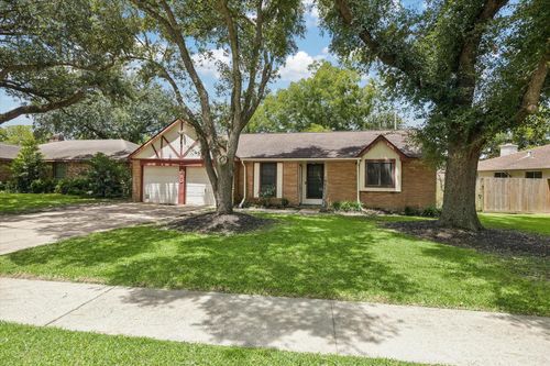 210 Brandywyne Dr, Friendswood, TX, 77546-3502 | Card Image