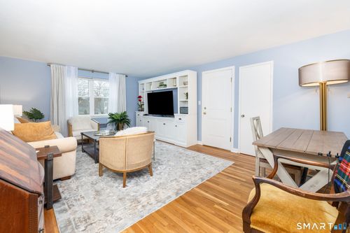 40-40 Arnold Way, West Hartford, CT, 06119-1206 | Card Image