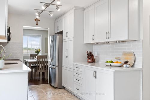 104 Dyer Crt, Cambridge, ON, N3C4B9 | Card Image