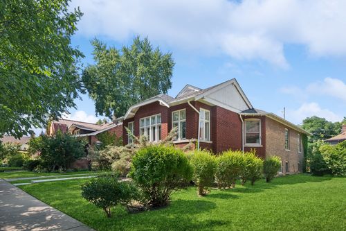 3622 N Avers Ave, Chicago, IL, 60618-4018 | Card Image