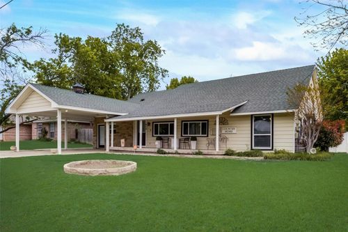 614 W 4th St, Justin, TX, 76247-4811 | Card Image