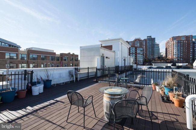 APT-104C - 1811 14 Th St N, Condo with 2 bedrooms, 3 bathrooms and null parking in ARLINGTON VA | Image 34